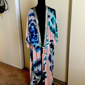 Beautiful Sheer Robe w/tie